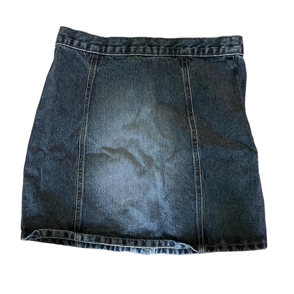 beautiful Y2K vintage guess mini denim skirt - Picture 2 of 3